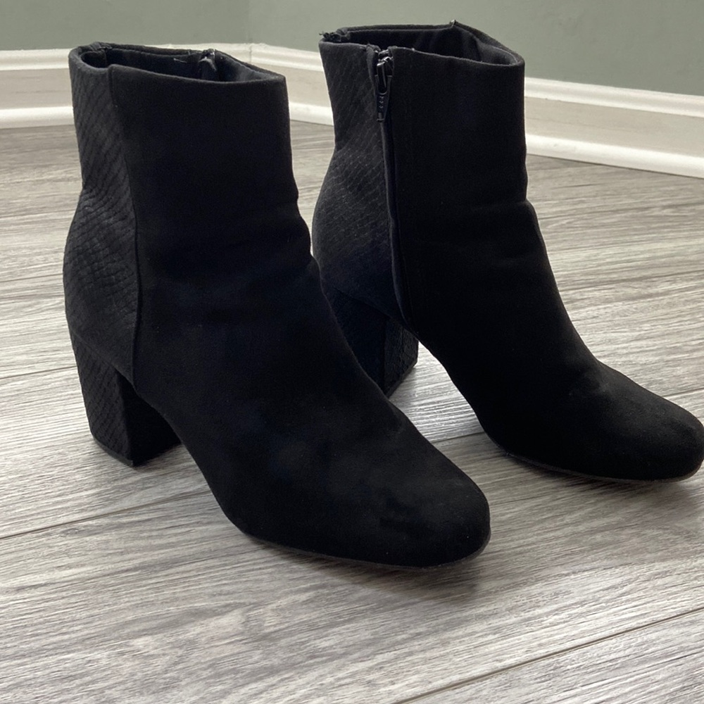 Women’s Size 8 Black Suede Booties